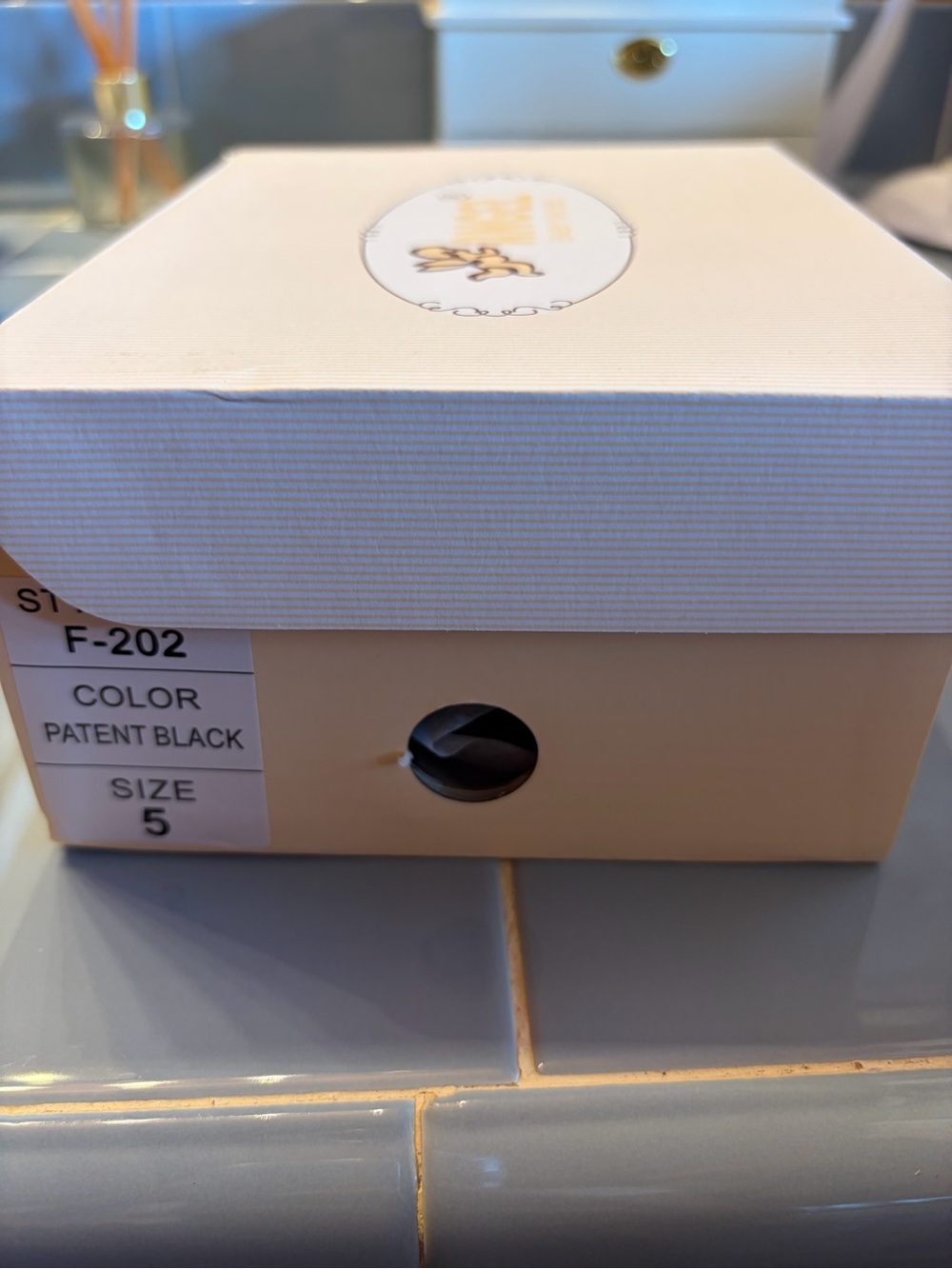 Angel Baby Shoes Box - White and Gold Trim - Picture 4 of 4